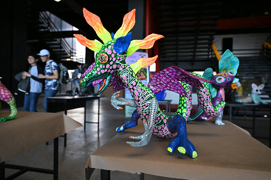 FAUAEM Ofrenda y alebrijes6